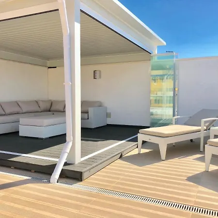 Beautiful Penthouse Perfect Location *